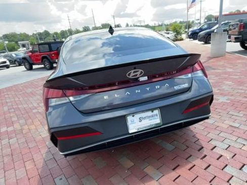 Used 2025 Hyundai Elantra Sport FWD image 8