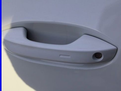 Used 2025 Volkswagen Tiguan SE image 15