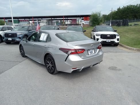 Used 2022 Toyota Camry SE FWD image 5