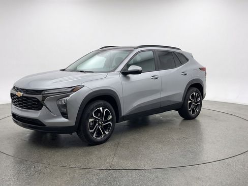 Used 2025 Chevrolet TrailBlazer LT image 3