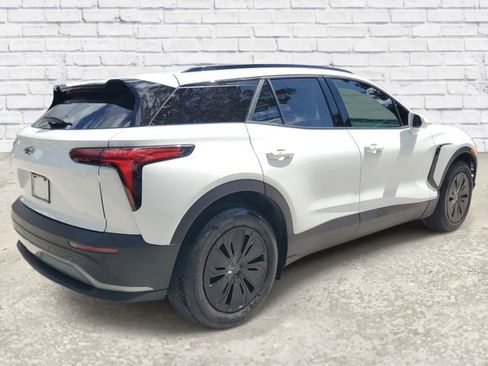 Used 2025 Chevrolet Blazer EV LT FWD image 4
