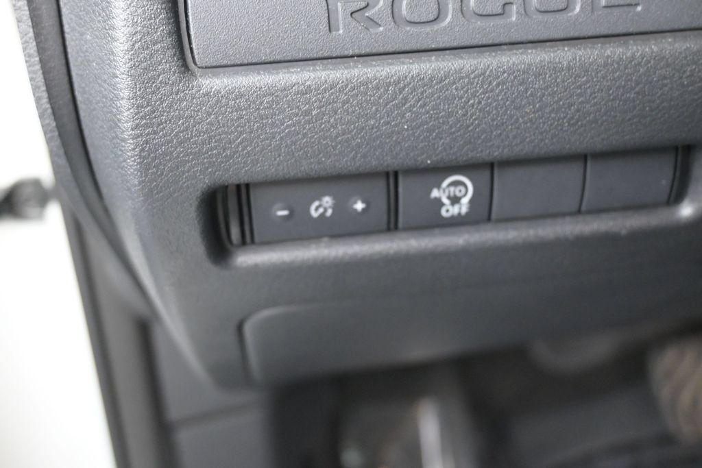Used 2024 Nissan Rogue S FWD image 24