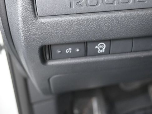 Used 2024 Nissan Rogue S FWD image 24
