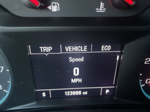 Used 2018 Chevrolet Equinox LT image 2