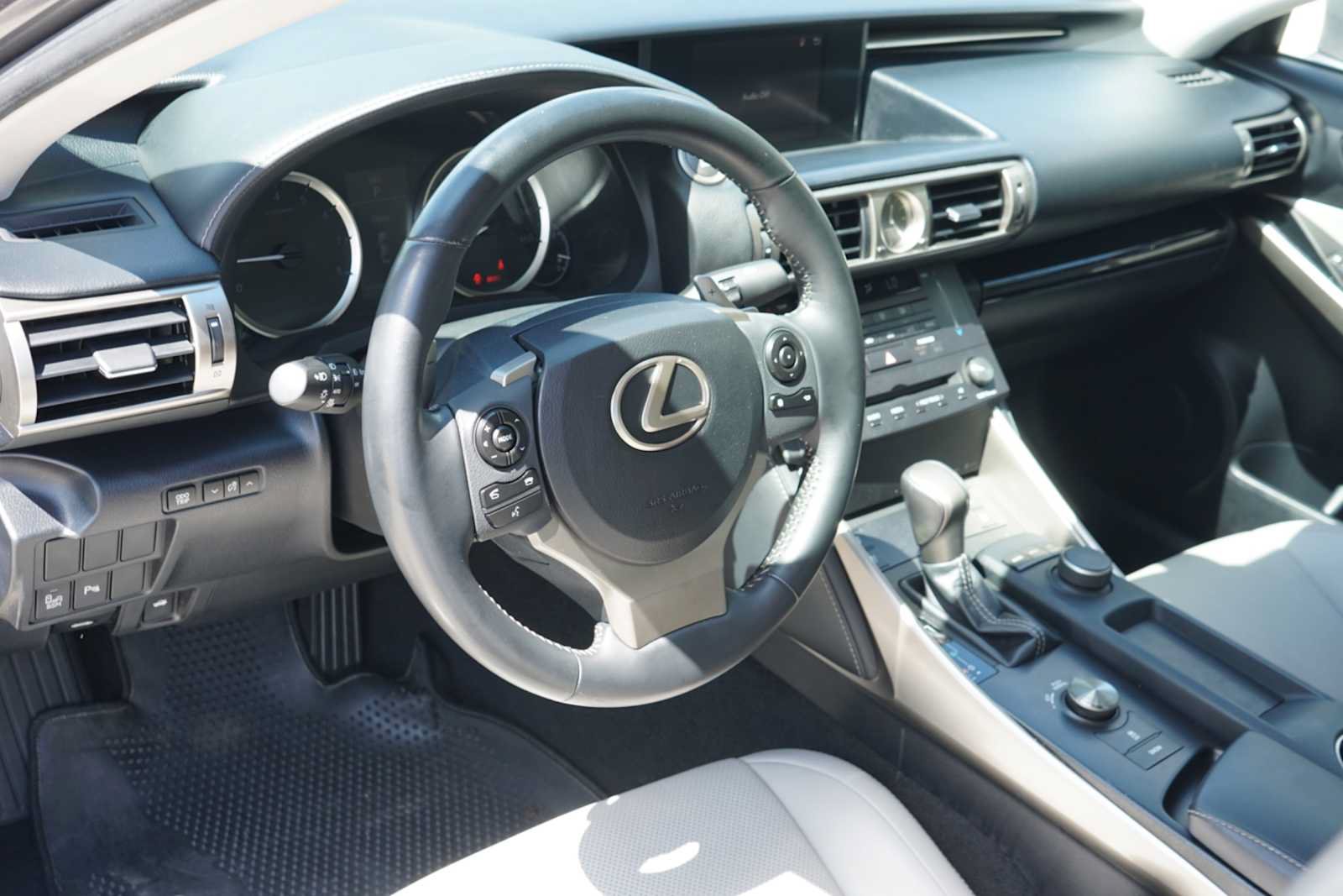 Used 2015 Lexus IS 250 w/ Premium Package RWD image 7