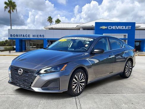 Used 2024 Nissan Altima 2.5 SV image 2