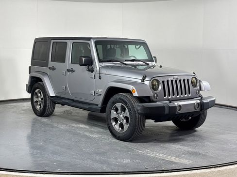 Used 2016 Jeep Wrangler Unlimited Sahara w/ Connectivity Group image 2