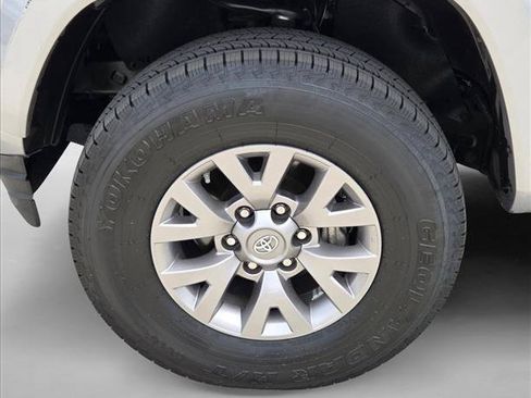 Certified 2018 Toyota Tacoma SR5 RWD image 22