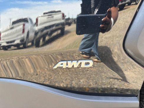 Used 2022 Toyota RAV4 LE AWD/4WD image 3