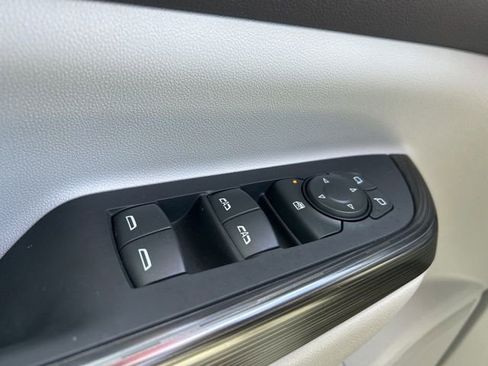 Used 2023 GMC Acadia SLT image 19