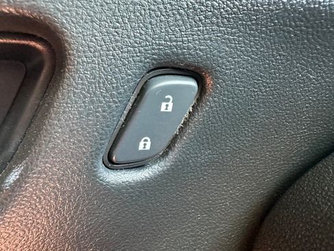 Used 2017 Chevrolet Impala LT FWD image 24
