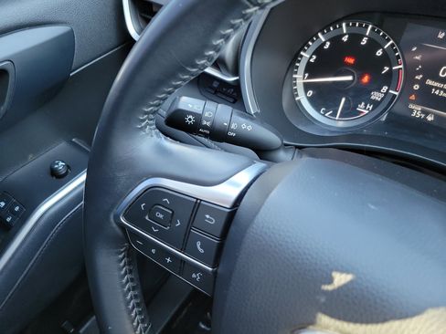 Used 2021 Toyota Highlander XLE image 27