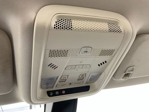 Used 2022 Cadillac XT6 Premium Luxury w/ Technology Package image 16