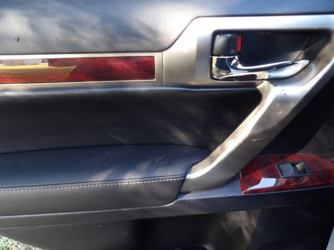 Used 2011 Lexus GX 460 Base AWD 4dr SUV image 22