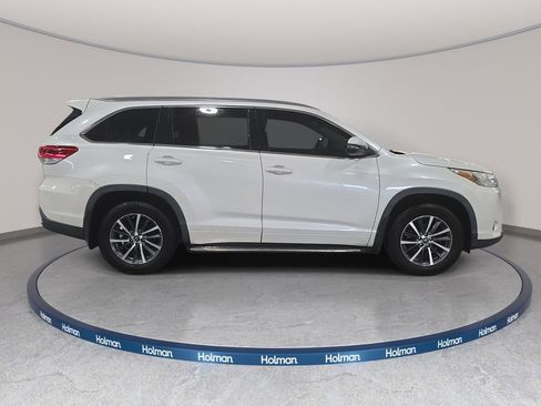 Used 2018 Toyota Highlander XLE AWD/4WD image 5