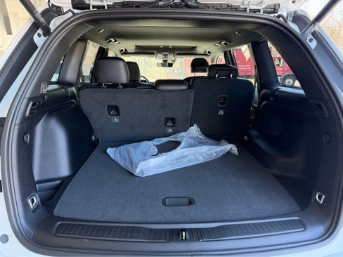 New 2026 Jeep Grand Cherokee Altitude image 13