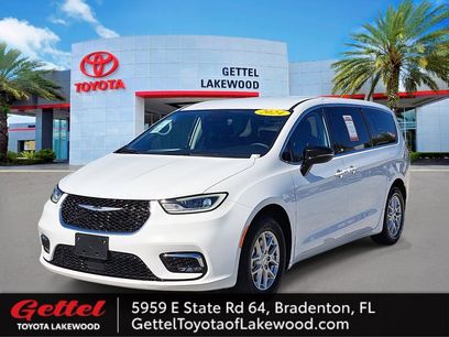 Used 2024 Chrysler Pacifica Touring-L