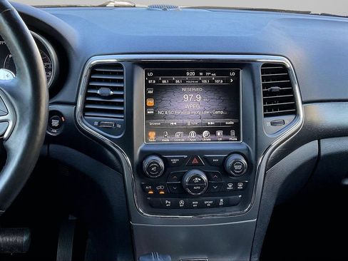 Used 2017 Jeep Grand Cherokee Altitude RWD image 12
