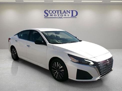 Used 2024 Nissan Altima 2.5 SV FWD image 4