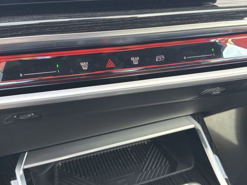 Certified 2025 BMW 740i xDrive AWD/4WD image 29