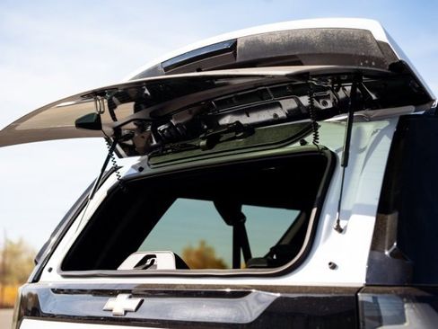 New 2026 Chevrolet Suburban High Country image 10