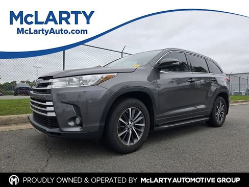 Used 2018 Toyota Highlander FWD V6 image 1