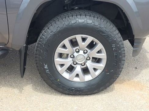 Used 2017 Toyota Tacoma SR5 w/ Tow Package RWD image 31
