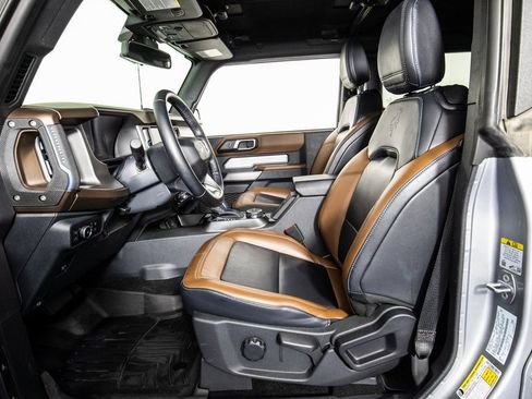 Used 2023 Ford Bronco Outer Banks image 9