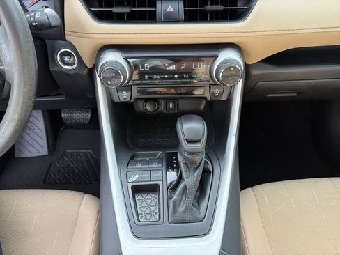 Certified 2020 Toyota RAV4 XLE w/ Convenience Package image 8