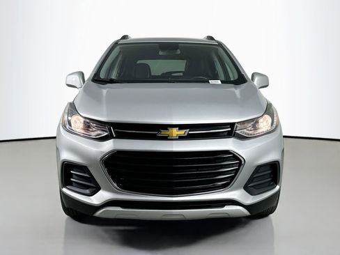 Used 2020 Chevrolet Trax LT w/ LT Convenience Package image 2