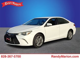 Used 2016 Toyota Camry SE image 1