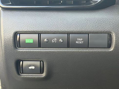 Used 2024 Nissan Sentra SV image 24