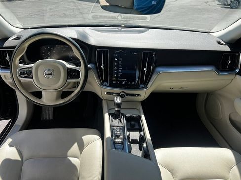 Used 2020 Volvo S60 T6 Momentum AWD/4WD image 24