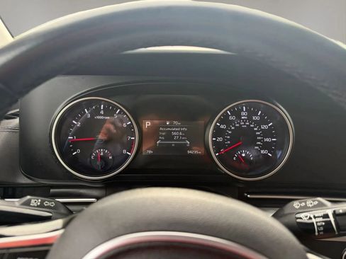 Used 2024 Kia Carnival LX FWD image 17