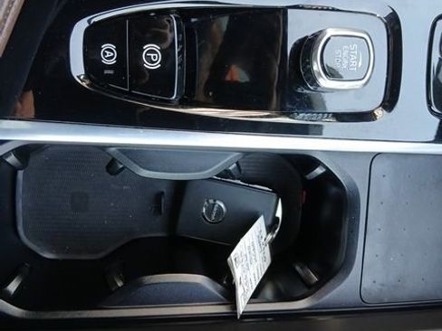 Used 2022 Volvo XC60 B5 Inscription w/ Protection Package Premier FWD image 38