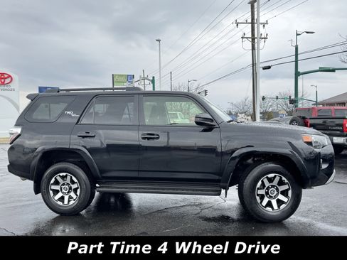 Used 2024 Toyota 4Runner TRD Off-Road image 2