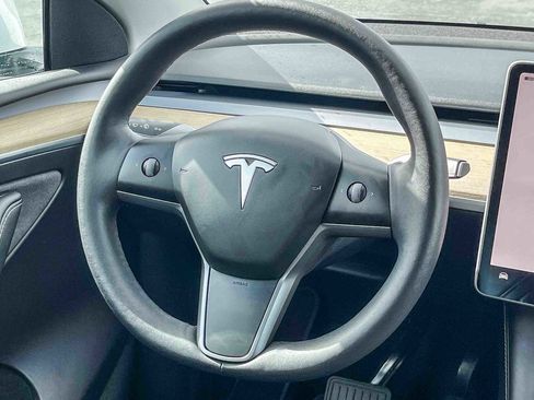 Used 2023 Tesla Model Y Long Range image 14