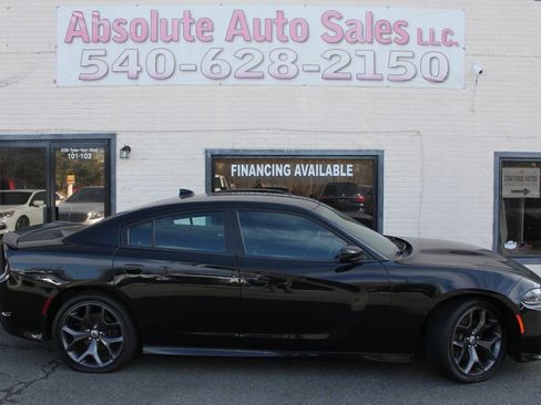 Used 2019 Dodge Charger GT image 2