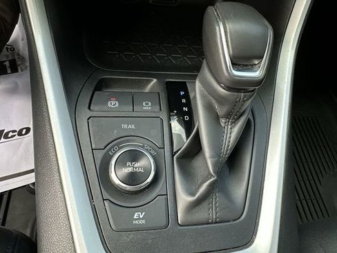 Used 2024 Toyota RAV4 SE image 27