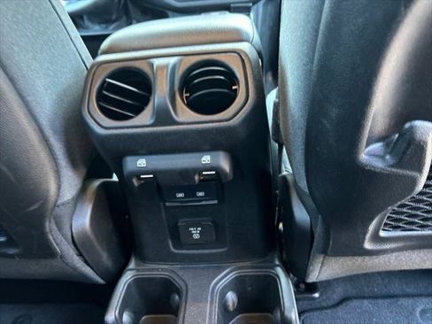 Certified 2025 Jeep Wrangler Unlimited Rubicon AWD/4WD image 37