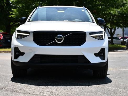 Used 2023 Volvo XC40 B5 Plus w/ Driver Assist Package AWD/4WD image 2