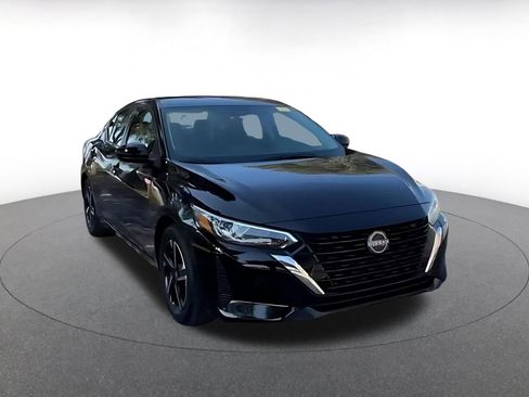 Used 2025 Nissan Sentra SV image 3