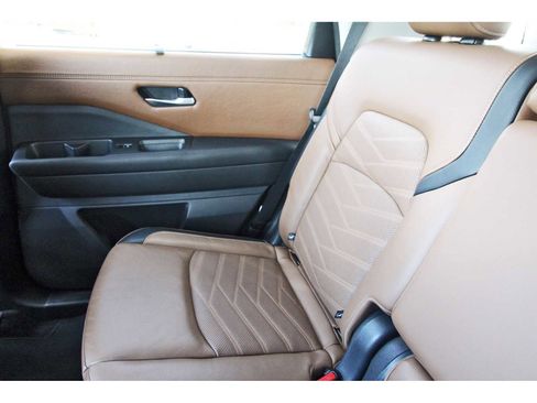 Used 2024 Nissan Pathfinder Platinum w/ Cargo Package image 10