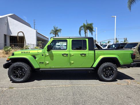 New 2025 Jeep Gladiator Willys image 2