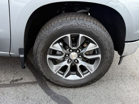 Used 2023 Chevrolet Silverado 1500 LT AWD/4WD image 12