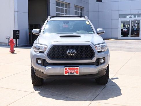 Used 2019 Toyota Tacoma TRD Sport w/ Technology Package AWD/4WD image 4