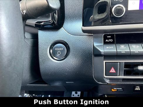 Used 2025 Toyota Camry SE image 35