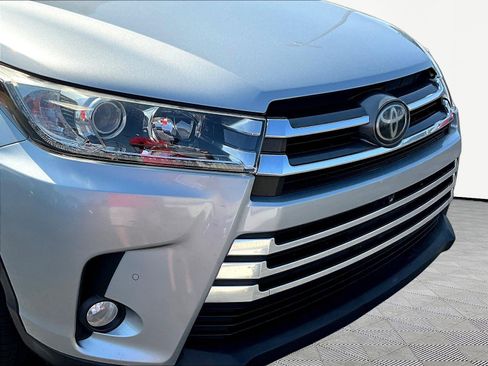 Used 2017 Toyota Highlander Limited Platinum FWD image 34