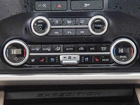 Used 2024 Ford Expedition Limited image 24