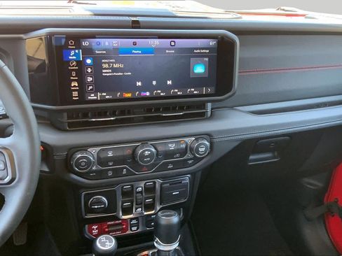 Used 2026 Jeep Gladiator Rubicon AWD/4WD image 7